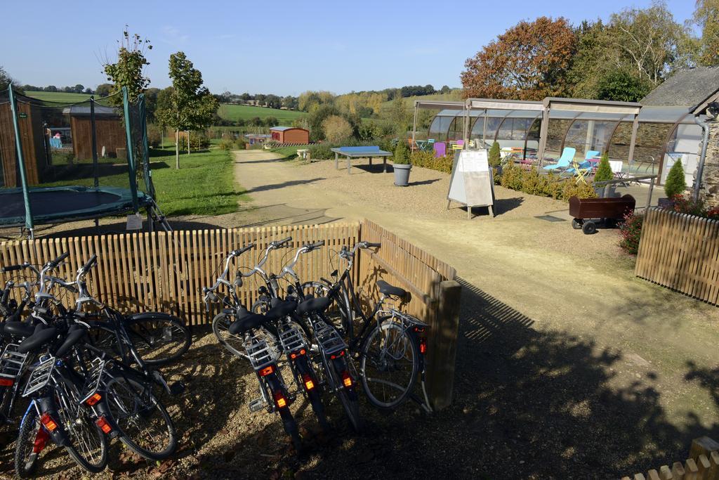 Les Roulottes & Cottages Du Moulin Chenillé-Changé Exteriér fotografie