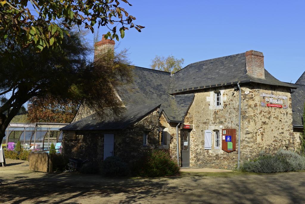 Les Roulottes & Cottages Du Moulin Chenillé-Changé Exteriér fotografie